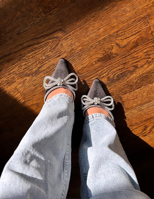 Bow heels