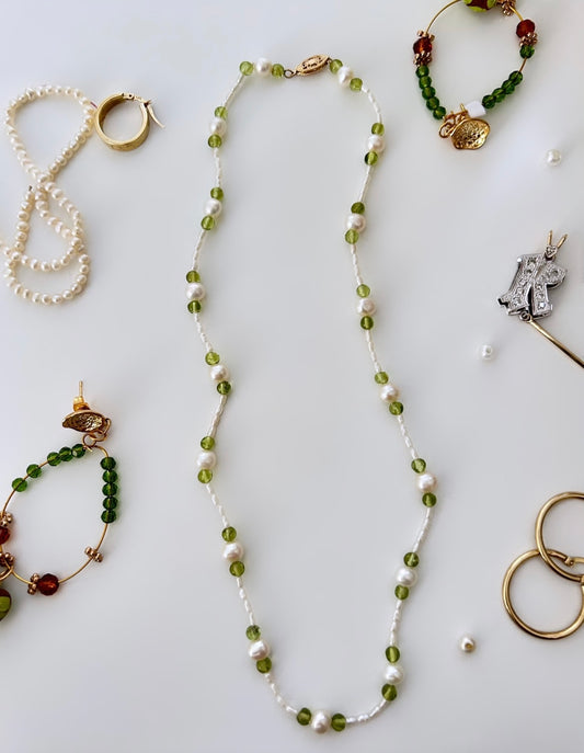 Green pearled necklace